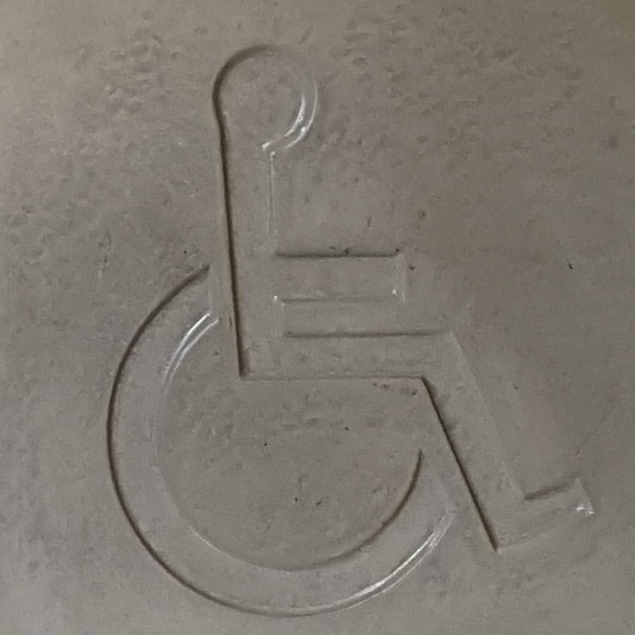pisos tactiles para personas con discapacidad